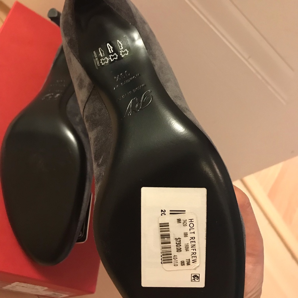 Brand New Roger Vivier grey suede pump - Picture 3 of 4